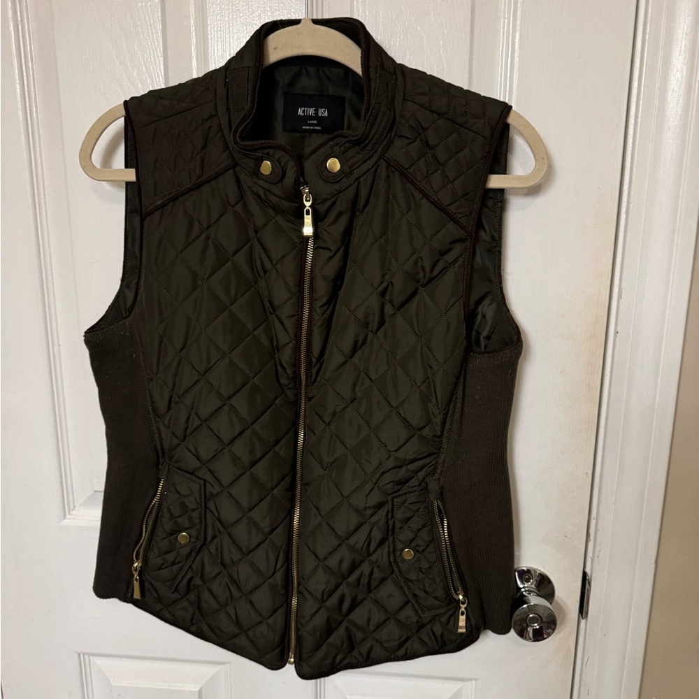 Green puffy vest size large